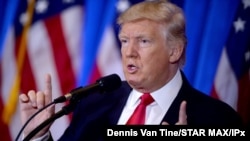 ARCHIVO - El presidente de EE. UU. Donald Trump, en Nueva York, durante su primera conferencia de prensa después de la elección de 2016. Enero 11 de 2017.