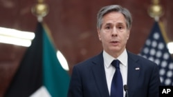 Waziri wa mabo ya nje wa Marekani Antony Blinken azungumza na waandishi wa habari mjini Kuwait City, Kuwait, July 29, 2021. 