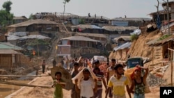 Rohingya refugees rebuild their makeshift houses, in preparation for the approaching monsoon season at the Kutupalong Rohingya refugee camp in Kutupalong, Bangladesh, April 28, 2018. 