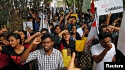 និស្សិតចូលរួមធ្វើបាតុកម្មប្រឆាំងនឹងច្បាប់សញ្ជាតិ​ នៅក្រុង Kochi ប្រទេស​ឥណ្ឌា កាលពីថ្ងៃទី១៨ ខែធ្នូ ឆ្នាំ២០១៩។ 