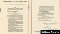 《台湾关系法》第一页和最后一页的复印。（图片来源：美国国家档案馆）