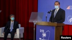 美国卫生部长阿扎尔在台北的台湾大学发表演讲。（2020年8月11日）