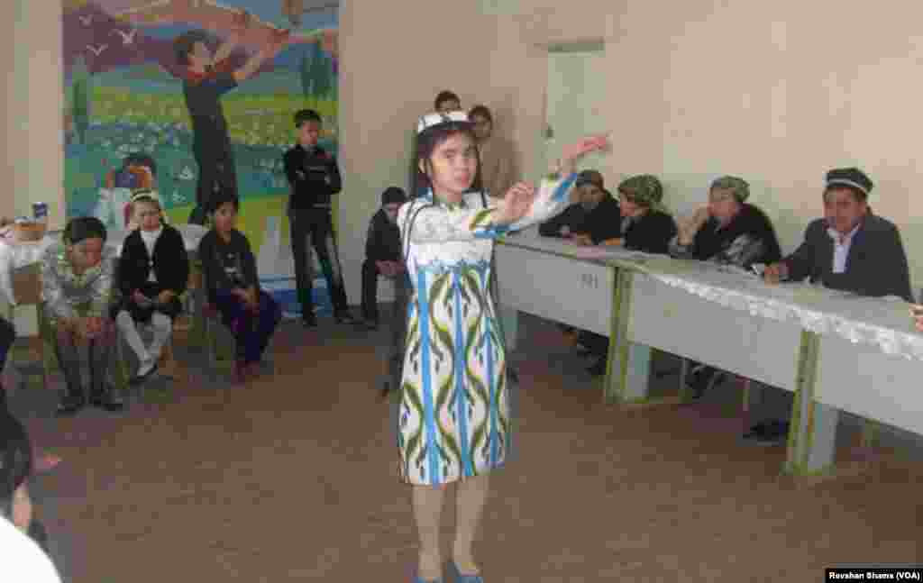 Badiiy havaskorlar biror tadbirga borishdan oldin ko'rikda qatnashadi