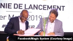 Magic System, groupe star de la musique ivoirienne et l'Union européenne signent un partenariat pour promouvoir des valeurs de paix, de gouvernance en Côte d'Ivoire à Abidjan, Côte d'Ivoire, le 2 mars 2019. (Facebook/Magic System)