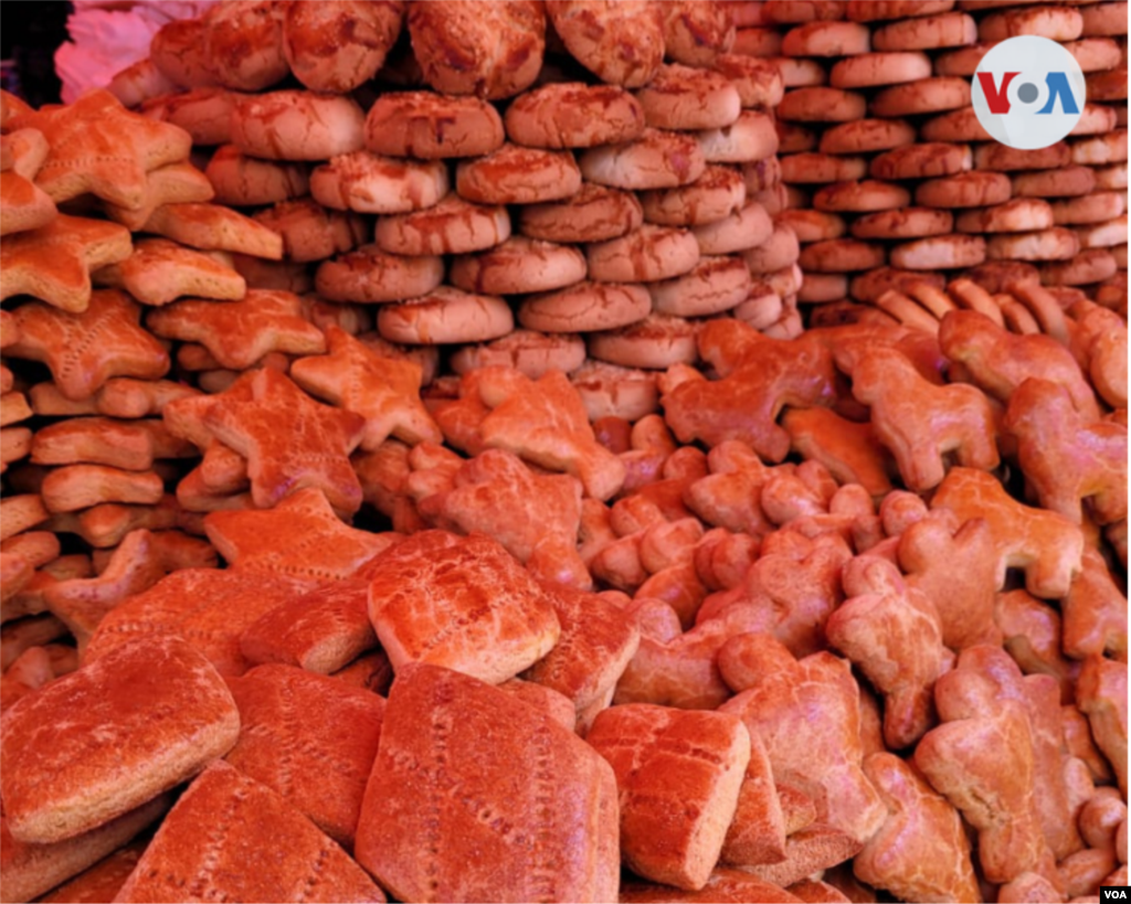 Masitas elaboradas para la tradición de 'Todos Santos', en Bolivia.