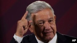 ARCHIVO: El presidente mexicano, Andrés Manuel López Obrador, durante su conferencia de prensa diaria en el Palacio Nacional de la Ciudad de México el 18 de mayo de 2023.