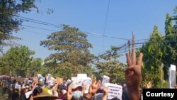 Maandamano dhidi ya Mapinduzi ya kijeshi yakiendelea huko mjini Rakhine, Myanmar. Picha kwa hisani ya Hsu YatiTun.