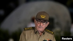 Raúl Castro Ruz ostenta los grados de general de Ejército y primer secretario del Partido Comunista de Cuba, el único legalmente permitido en Cuba en 62 años.