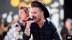FILE - One Direction members, from right, Liam Payne and Harry Styles perform on ABC's "Good Morning America" at Rumsey Playfield/SummerStage on Aug. 4, 2015, in New York.
