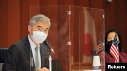 រូបឯកសារ៖ លោក Sung Kim ប្រេសិត​ពិសេស​របស់​អាមេរិក​ទៅ​កាន់​កូរ៉េខាងជើង​ថ្លែង​ក្នុង​កិច្ចប្រជុំ​ត្រីភាគី​រវាង​អាមេរិក ជប៉ុននិង​កូរ៉េ​ខាង​ត្បូង​ ដើម្បី​ពិភាក្សា​អំពី​កូរ៉េខាងជើង នៅ​ក្នុង​ទីក្រុង​តូក្យូ ប្រទេស​ជប៉ុន​ កាលពីថ្ងៃទី១៤ ខែកញ្ញា ឆ្នាំ២០២១។ (Reuters)