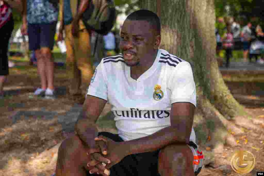 Ma'aikatan Muryar Amurka da iyalansu a filin Quincy Park dake jihar Virginia.