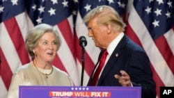 2024年11月6日，唐納德·特朗普(Donald Trump) 在佛羅里達州西棕櫚灘舉行的選舉之夜觀察會上將蘇西·威爾斯(Susie Wiles) 帶到了演講台。這位當選總統已選擇威爾斯擔任白宮辦公廳主任。