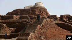 سایت باستانی موهنجو دارو، یکی از میراث جهانی یونسکو، پس از بارندگی شدید در منطقه لارکانا، سند، پاکستان - ۶ سپتامبر ۲۰۲۲ (۱۵ شهریور ۱۴۰۱)