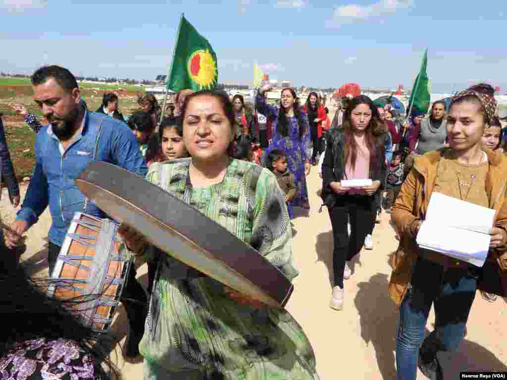Jinên Efrînê di Çalakiya 8ê Adarê da