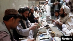 افغانستان کې د سیمې د نورو هیوادونو په څیر د پیسو د لیږد رالیږد رالیږد لپاره د حوالې غیر رسمي سیستم څخه د ډیرو اوږدو کلنو راهیسې کار اخیستل کیږي.