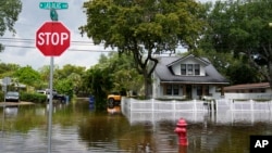 Hasta el momento no hay víctimas mortales, pero sí se han realizado varios rescates. Los equipos de emergencia están movilizados para responder rápidamente a nuevas inundaciones.