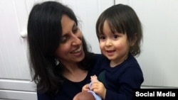 نازنین زاغری رتکلیف و فرزندش