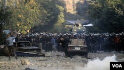 Los manifestantes retomaron la Plaza Tahrir en El Cairo donde permanecen acampados desde hace tres noches.