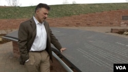 Direktor škole u Kolumbajnu u vreme masakra, Frenk Deanđelis