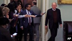 Senator Lamar Aleksander iz Tenesija bio je ključan u glasanju protiv izvođenja svedoka na suđenju predsedniku