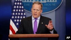 El portavoz de la Casa Blanca aseguró que el presidente Trump tiene la autoridad para suspender el ingreso de refugiados que representen un peligro para el país.