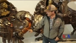 Скульптор, що перетворює на елегантні витвори мистецва старі запчастини. Відео