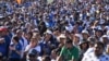 Más de 3.8 millones de inmigrantes centroamericanos residen en Estados Unidos, la gran mayoría de El Salvador, Guatemala y Honduras. En imagen centenares de salvadoreños participan en festival de fiestas patrias en el área de Washington. [Foto: VOA/Tomás Guevara]