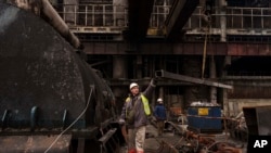 En Fotos | Trabajadores reparan red eléctrica de Ucrania en medio de ataques rusos