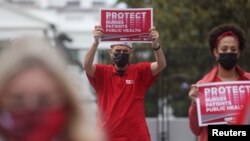 Članice sindikata odaju poštu preminulim medicinskim sestrama tokom pandemije