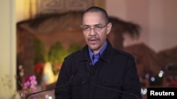 En el comunicado entregado por Ernesto Villegas se saluda a los educadores en su día.