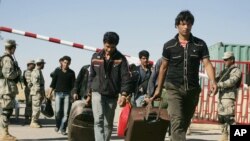 د شمیرنو له مخې په تیر ۲۰۱۹ میلادي کال کې افغانستان ته د ستنو شوو شاوخوا پنځه لکو افغانانو له ډلې څلور لکه یې له ایران څخه دغه هیواد ته ستانه شوي.