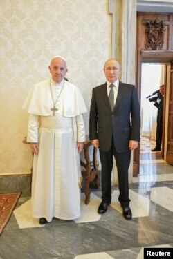 Se esperaba que Ucrania, que sigue siendo un tema difícil en las relaciones entre el Vaticano y Rusia, sea el tema principal de las discusiones entre el papa Francisco y el presidente de Rusia, Vladimir Putin.