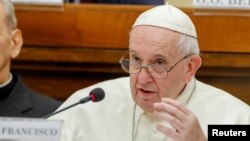 Kiongozi Mkuu wa Kanisa Katoliki, Papa Francis.