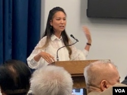 កញ្ញា កឹម មនោវិទ្យា អគ្គនាយិកា​រង​កិច្ចការ​សាធារណៈ​នៃ​គណបក្ស​សង្គ្រោះ​ជាតិ​បាន​ចូលរួម​ថ្លែង​ការណ៍​ក្នុង​ពិធី​ប្រារព្ធ​ខួប​លើក​ទី២៨ នៃ​សន្ធិសញ្ញា​សន្តិភាព​ទីក្រុង​ប៉ារីស​នៅ​វិមាន​រដ្ឋសភា​អាមេរិក​កាលពី​ថ្ងៃចន្ទ ទី២១ ខែតុលា ឆ្នាំ ២០១៩។ (សុខ ខេមរា/VOA)