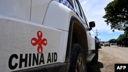 所羅門群島首都霍尼亞拉街頭的一輛中國政府援助的警察巡邏車。 （2024年4月18日）