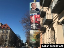 2025年2月23日，德国柏林街头德国政党的竞选宣传海报。（美国之音特约记者杨乐天拍摄）