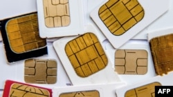 در حال حاضر پنج شرکت تیلفونی در افغانستان فعالیت دارند و خدمات مخابراتی را از طریق موبایل به مردم ارایه می‌کنند.