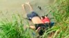 Los cuerpos del migrante salvadoreño Óscar Alberto Martínez Ramírez y su hija de casi dos años, Valeria, fueron encontrados a orillas del Río Grande, en Matamoros, México, el lunes 24 de junio de 2019, después que se ahogaron al tratar de cruzar el río para entrar a EE.UU. 