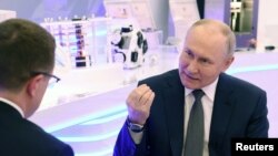 El presidente de Rusia, Vladimir Putin, durante entrevista con un medio ruso en Moscú este 14 de febrero de 2024.