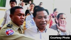 ឈូក​ បណ្ឌិត​បង្ហាញ​ខ្លួន​នៅតុលាការ​សាលា​ឧទ្ធរណ៍​​មុន​ពេលគេច​ខ្លួន។​រូបភាព​របស់អង្គការ CLEC។