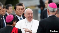 El papa Francisco a su llegada al aeropuerto Haneda, en Tokio, Japón, antes de partir de regreso a Roma el 26 de noviembre de 2019.