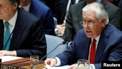 លោក​រដ្ឋ​មន្ត្រី​ការបរទេស​អាមេរិក Rex Tillerson ថ្លែង​នៅ​ក្នុង​កិច្ចប្រជុំ​ក្រុមប្រឹក្សា​សន្តិសុខ​របស់​អង្គការ​សហប្រជាជាតិ​ កាលពី​ថ្ងៃទី១៥ ខែធ្នូ ឆ្នាំ២០១៧។