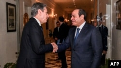 A handout picture released by the Egyptian Presidency shows Egyptian president Abdel Fattah al-Sisi (R) meeting with US Secretary of State Antony Blinken in Cairo at the Ittihadia presidential Palace on January 11, 2024.
