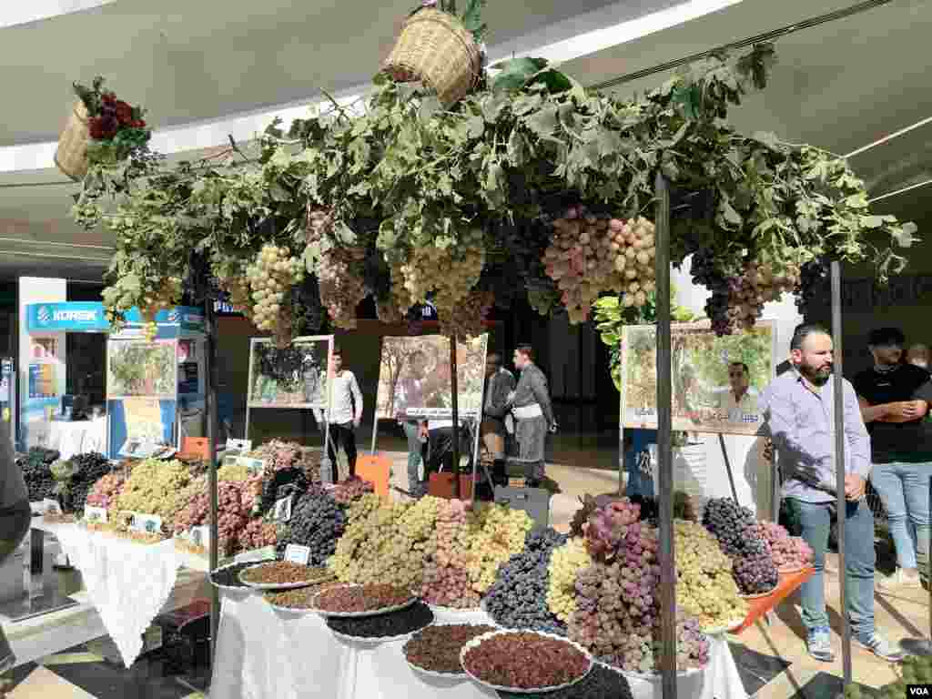 Festîvala Tirî û Hingivê li Duhokê