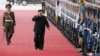 El líder norcoreano Kim Jong Un se despide de las tropas antes de viajar a Rusia, en Pyongyang, el 10 de septiembre de 2023. Foto de la agencia de noticias de Corea del Norte divulgada por Reuters.