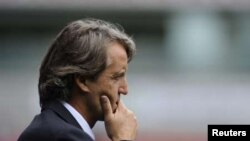  Roberto Mancini, alors entraineur de Manchester City, lors d'un match de Premier League contre Bolton Wanderers, Angleterre le 21 aout 2011REUTERS/Nigel Roddis