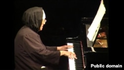 የፒያኖዋን እመቤት የሚያዘክሩ ሥራዎቻቸው፣ ወደ ቀጣይ ትውልድ እንዲተላለፍ ለማገዝ አልሞ ከተቋቋመ ፋውንዴሽን ዌብሳይት ላይ የተገኘ። 