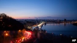 Київ після бомбардувань енергосистеми країни. Україна, п'ятниця, 29 березня 2024 р. (AP Photo/Alex Babenko)