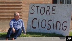 Skot Evans ispred svoje zatvorene radnje u Solt Lejk Sitiju, Juti