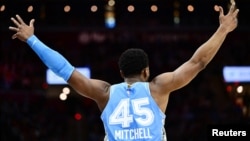 Donovan Mitchell (45) des Cleveland Cavaliers lors du match contre le Miami Heat, le 5 mars 2025.